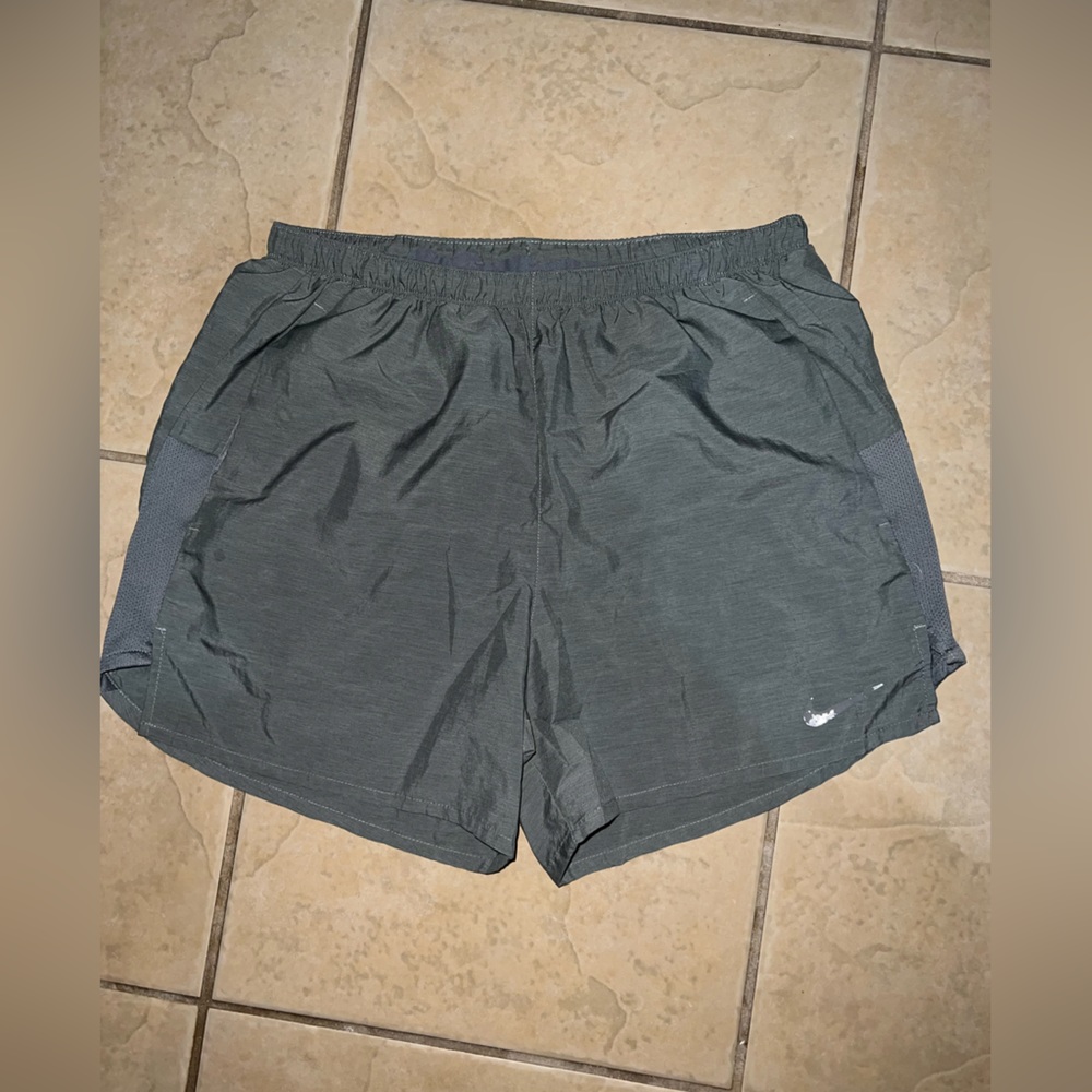 NIKE 6 inch running shorts